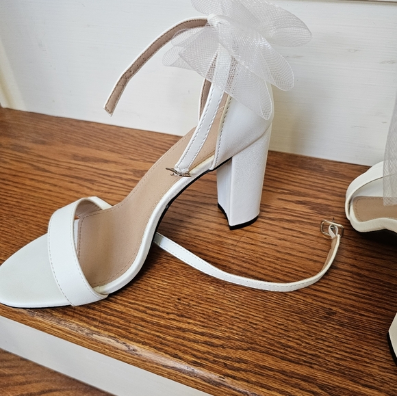 Women shoes with Bow: Color: white Size 40 (9) - Picture 6 of 13